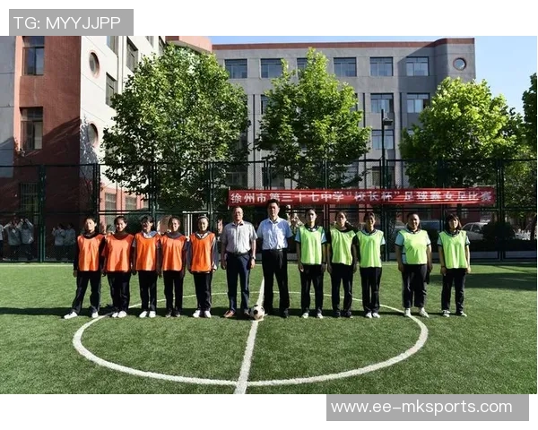 足球校园黑板报内容展示青春活力与团队精神的魅力与激情